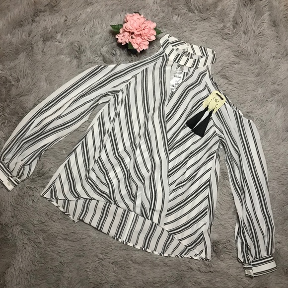 :::SALE:::: Beautiful black/white striped blouse - Picture 3 of 3